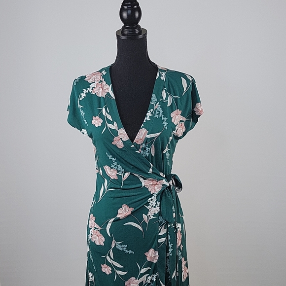 mng Dresses & Skirts - MNG basics Green flower wrap dress size 4/3for$25